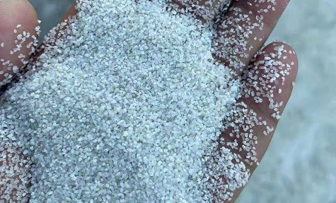 What is the difference between washed sand and normal silica sand?