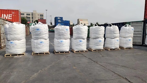 Delivery of flint pebbles used for glass fiber production